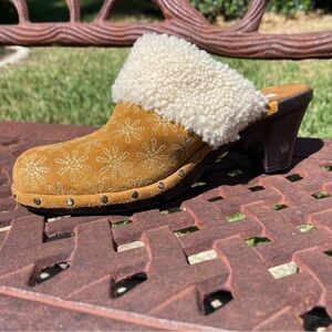 ISAAC Mizrahi Live Shearling Collar Suede Leather Embroidered Clogs